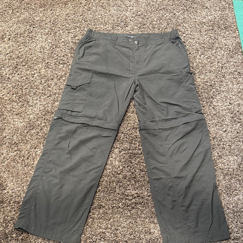 Columbia Men's Dark Gray Cargo Pants/Shorts